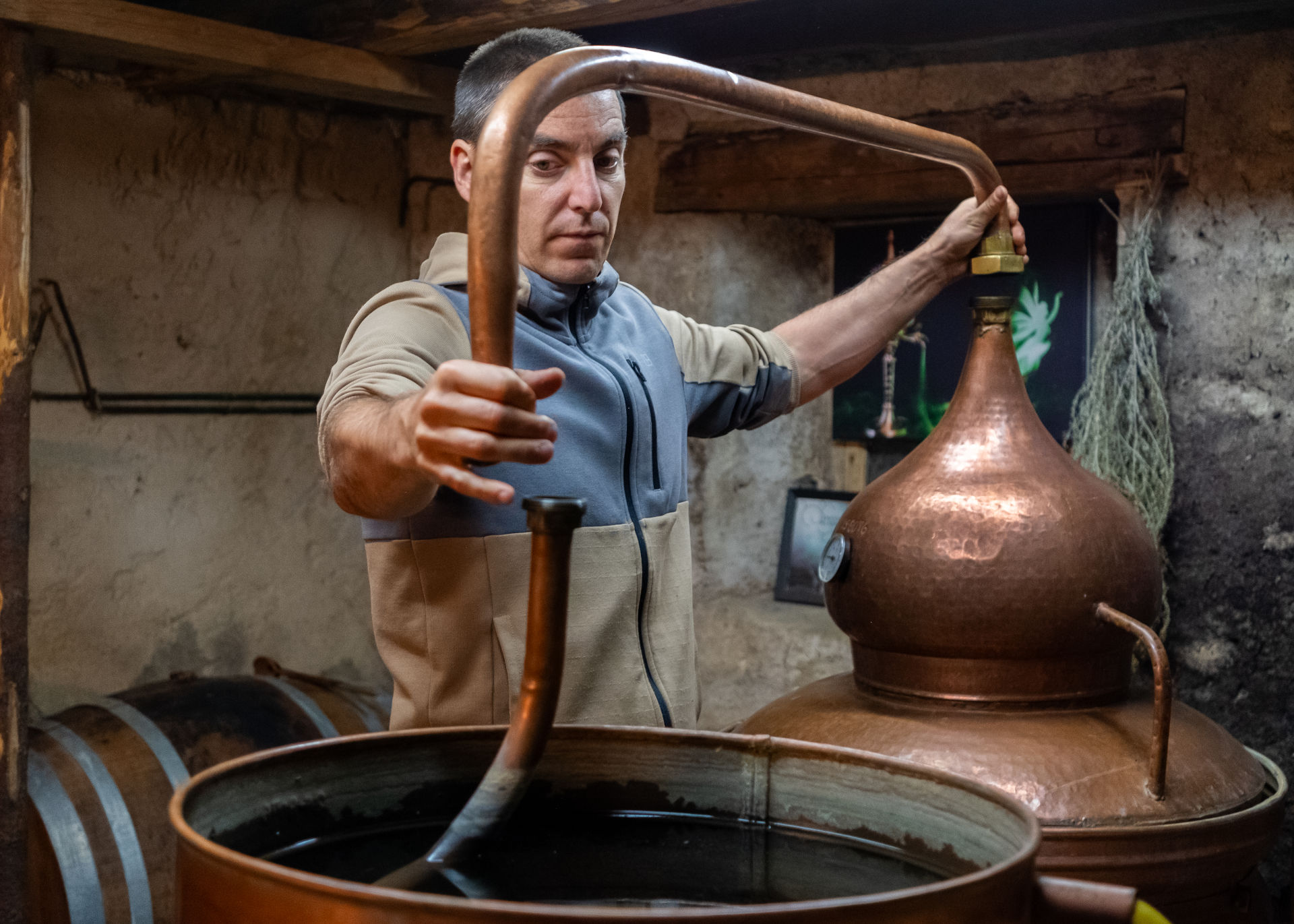 Alambic de la Distillerie Aymonier aux Fourgs - &copy; Cheni Films