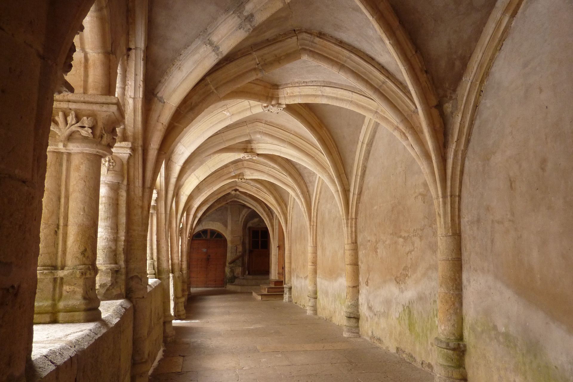 Cloître de l'Abbaye de Montbenoît - © Office de Tourisme du Pays du Haut-Doubs Cloître de l'Abbaye de Montbenoît - © Office de Tourisme du Pays du Haut-Doubs
