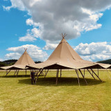Installation de tipis scandinaves géants