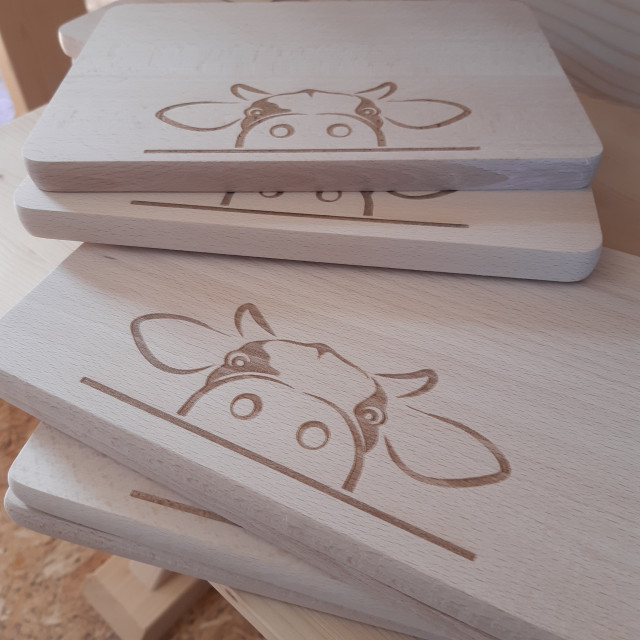 Gravure sur planche à découper