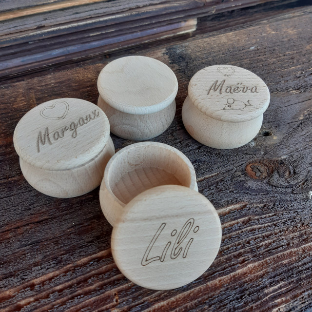 Gravure sur boite à dents