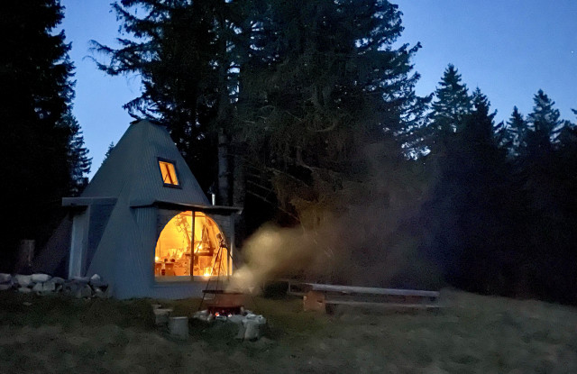 La hutte le soir