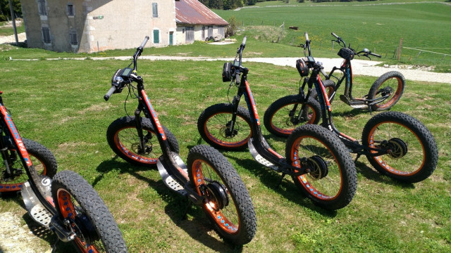 ALPAGE DES GRANGES RAGUIN - TROTTINETTES ÉLECTRIQUES, BOUÉES ET RAQUETTES_1