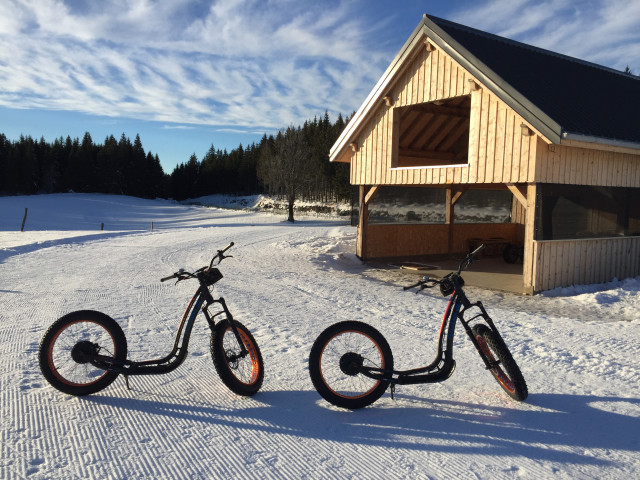 ALPAGE DES GRANGES RAGUIN - TROTTINETTES ÉLECTRIQUES, BOUÉES ET RAQUETTES_3
