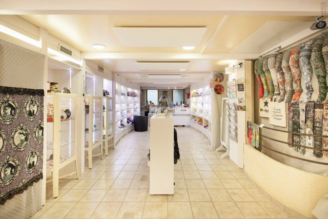 BOUTIQUE / ATELIER / EXPOSITION DE CRÉATEURS - LA FABRIK DE MANA_4