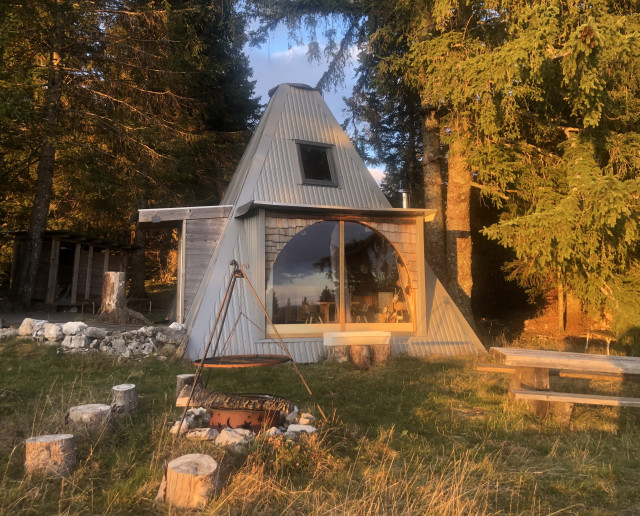 La hutte sous les abres