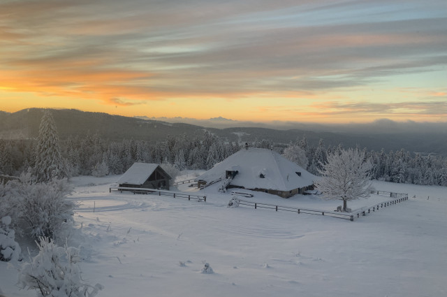 Sous son manteau de neige