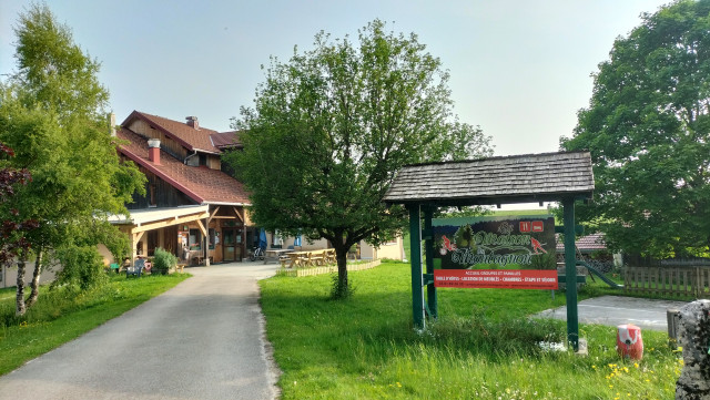 Auberge collective -SARL LA MAISON DU MONTAGNON