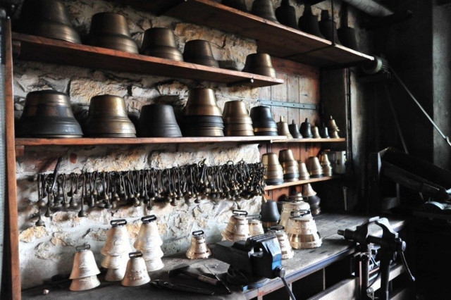 DANS L'ATELIER : MODELES ET BATTANTS