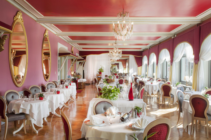 Restaurant Le Lac (vue salon rose)(Pat.Sch.)