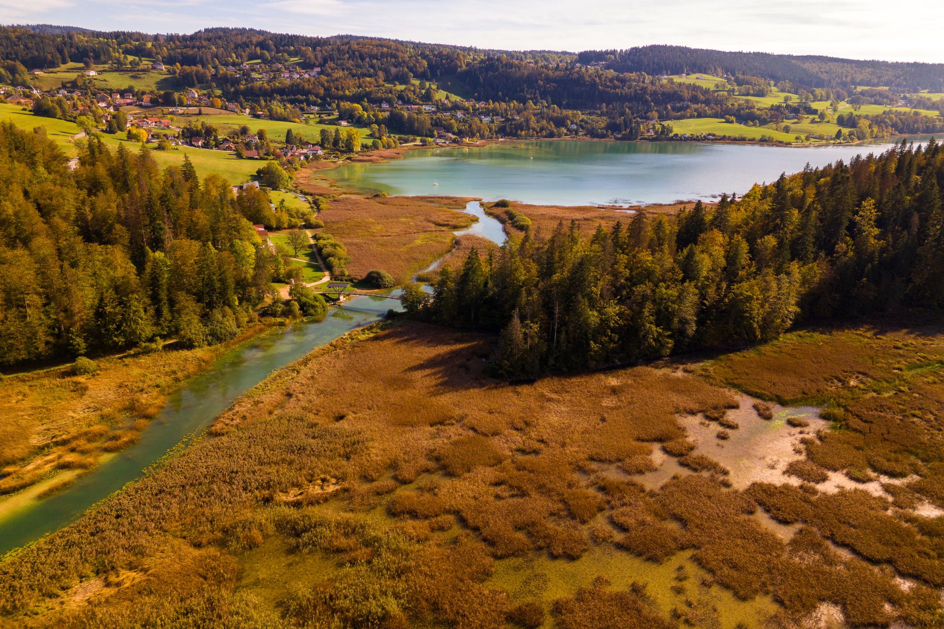 Passerelle du Lac de Saint-Point - &copy; Cheni Films