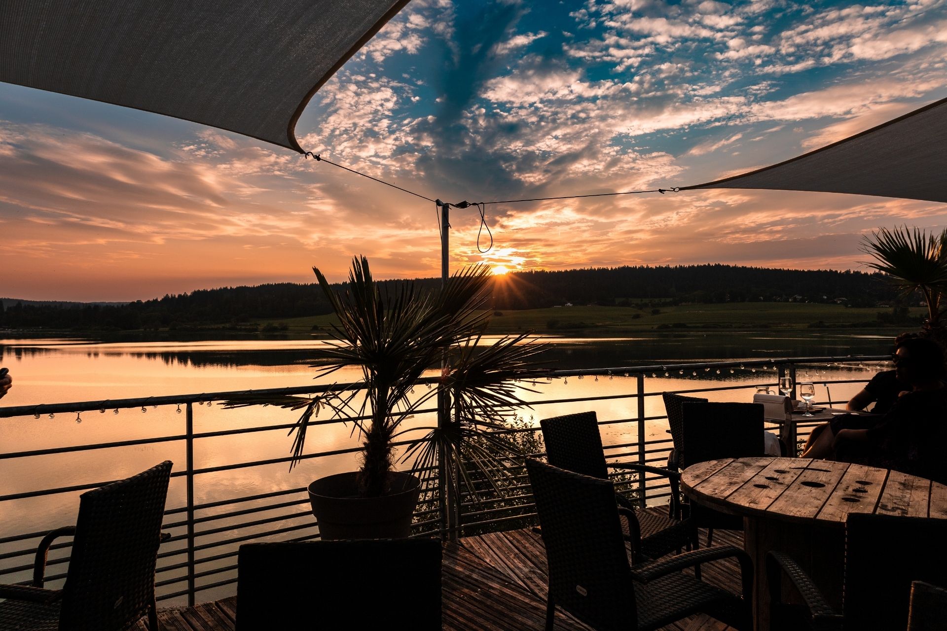 Terrasse du bar le Phare à Malbuisson - &copy; Celine GUICHARD