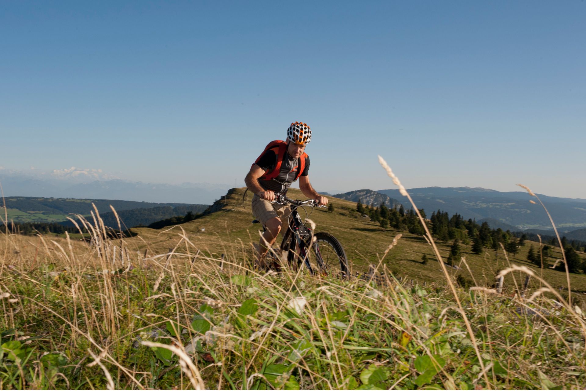 VTT sur les crêtes du Mont d'Or - &copy; Laurent Cheviet