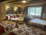 2ème chambre avec un lit double + 2 lits simples + coin tv