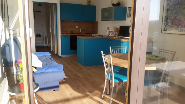 séjour-cuisine depuis le balcon