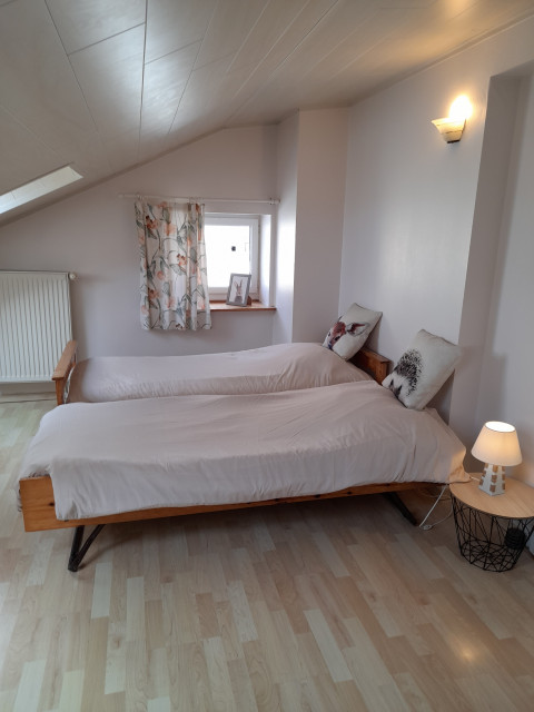 chambre 2 lits gigognes ( 4 couchages)