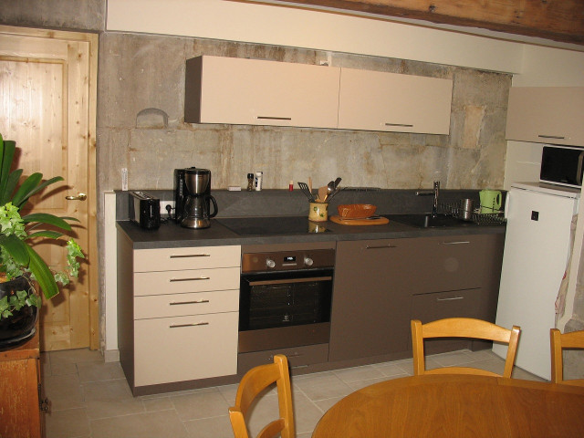 Séjour, coin cuisine intégrée