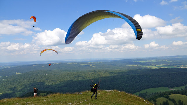 Parapente au départ du Suchet