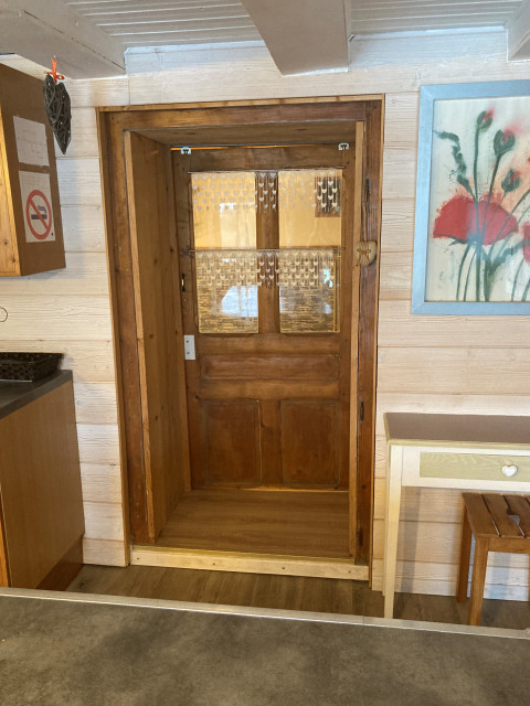 Porte de la 1ère chambre