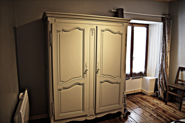 Chambre Grise et Blanche