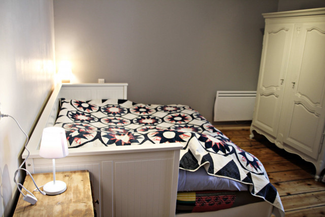 Chambre Grise et Blanche