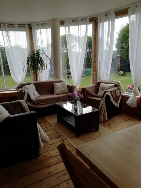 terrasse meublée avec baies ouvrantes 