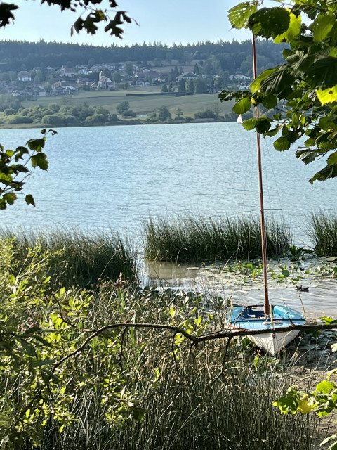 decouvrir la petite plage devant chalet