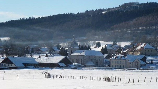 village de La Chaux sous la neige