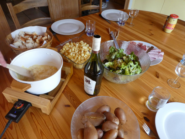 Poelon à fondue à disposition