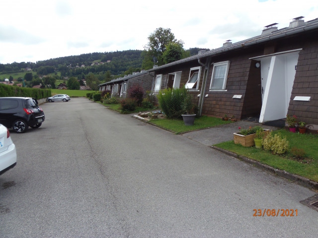 côté parking et cuisine