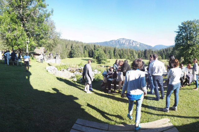 petite-echelle-visite-alpage-groupe-partage-61153