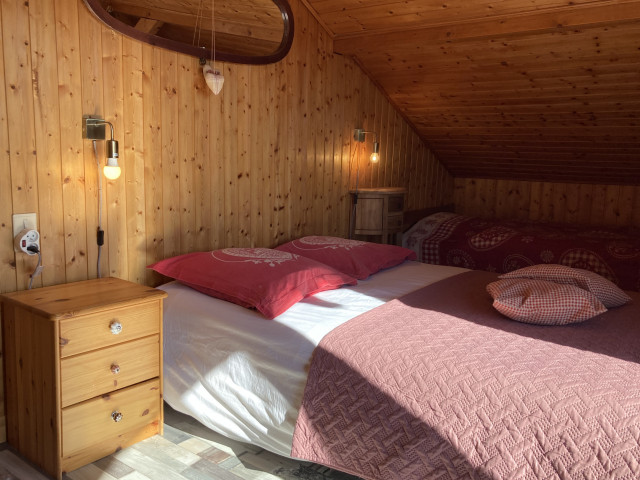 2ème chambre avec un lit double et un lit simple + balcon