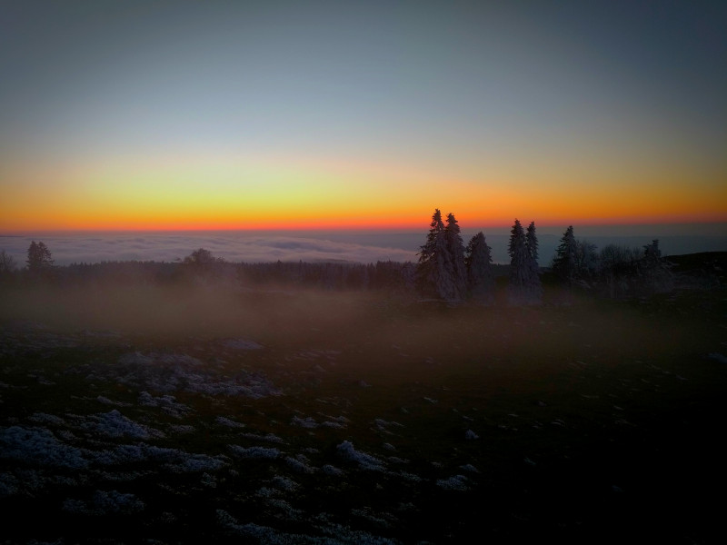 RANDO : LEVER DE SOLEIL SUR LES CRÊTES_2 - © EN RANDO : LEVER DE SOLEIL SUR LES CRÊTES_2