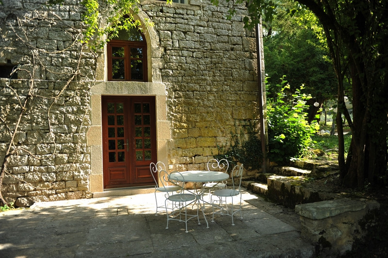 Gite Mathey Doret - Terrasse de la tour - © La Tour du Château Mathey Doret Gite Mathey Doret - Terrasse de la tour