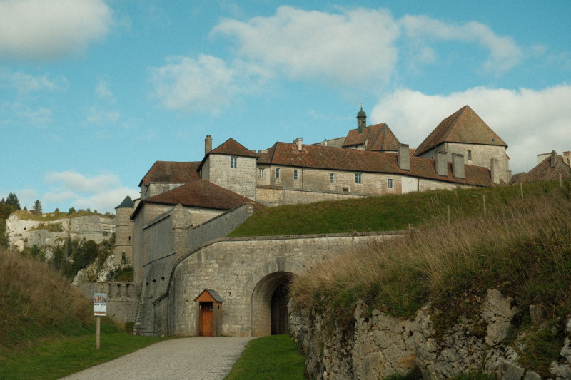 Porte chateau Joux Porte chateau Joux